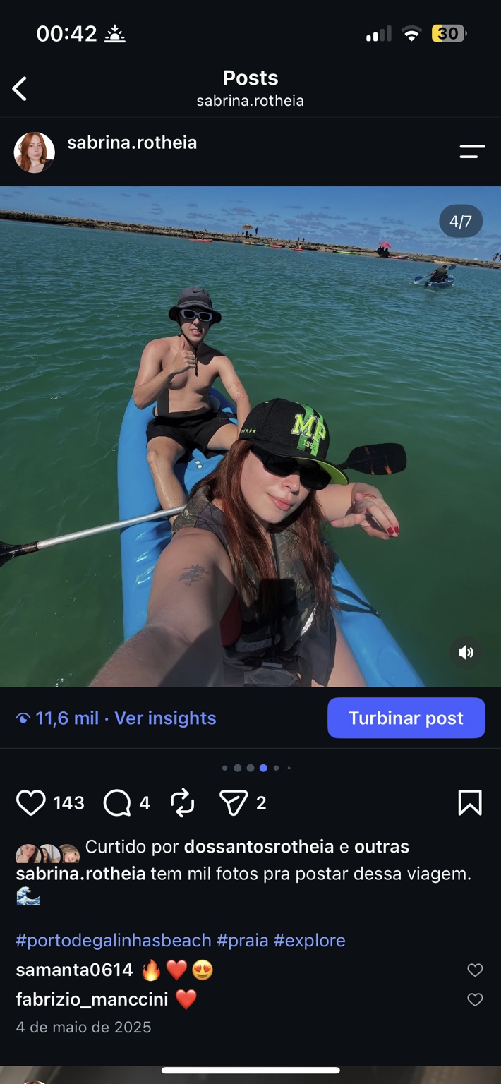 Sabrina e Wallace em um passeio de caiaque em Porto de Galinhas